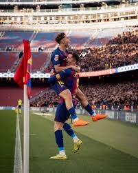 今晚，上海海港门将颜骏凌首发出场，迎来了他代表俱...